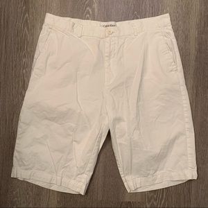Calvin Klein White 9" Flat Front Chino Shorts Men’s Size 32